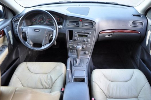 Volvo V70 - 2.3 T-5 Comfort Line AUTOMAAT AIRCO/LEDER/CRUISE NETTE YOUNGTIMER - 1