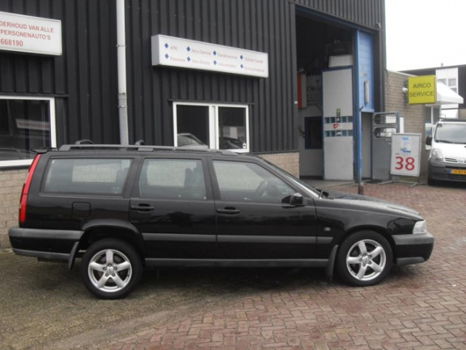 Volvo V70 - XC 2.4 T AWD Comfort * Airco * Leder * Automaat * Apk 03-2020 - 1