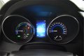 Toyota Auris - 1.8 Hybrid Dynamic | Navigatie | LM-Velgen | Bluetooth | - 1 - Thumbnail