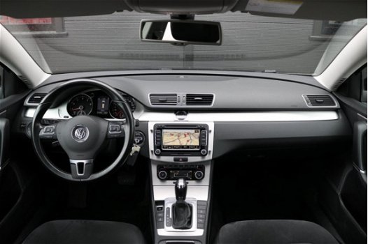Volkswagen Passat Variant - 1.4 TSI Highline BlueMotion Automaat DSG Leer Navigatie Cruise Bluetooth - 1