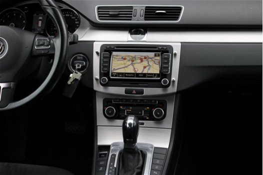 Volkswagen Passat Variant - 1.4 TSI Highline BlueMotion Automaat DSG Leer Navigatie Cruise Bluetooth - 1