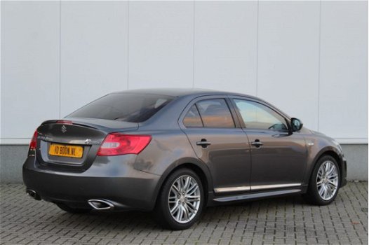 Suzuki Kizashi - 2.4 Sport Automaat | 4WD | Leder | Clima | Cruise | Trekhaak - 1