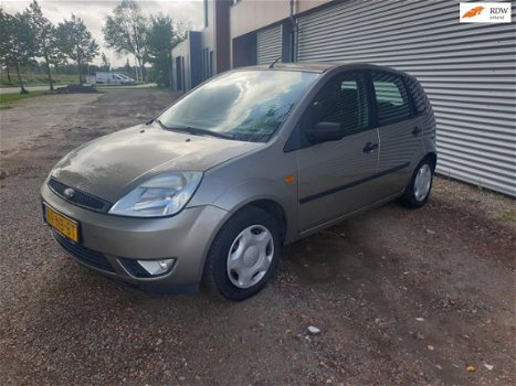 Ford Fiesta - 1.4-16V Ghia 5 Deurs - 1