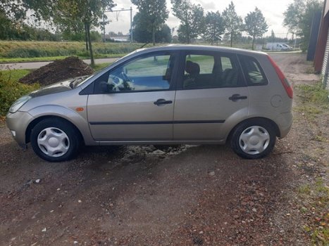 Ford Fiesta - 1.4-16V Ghia 5 Deurs - 1