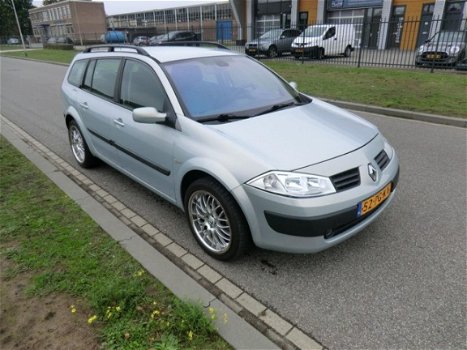 Renault Mégane Grand Tour - 2.0-16V Authentique Comfort - 1