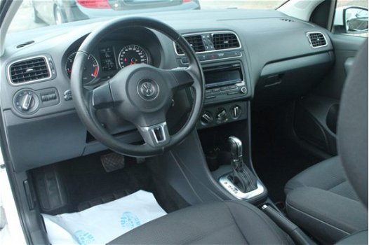Volkswagen Polo - 1.6 TDI Highline DSG Automaat Sportstoelen Stoelverwarming Parkeersensoren - 1