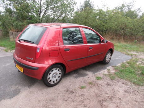 Fiat Punto - 1.2 5 deurs met stuurbekractiging city stand elek ruiten apk 30-04-2020 - 1