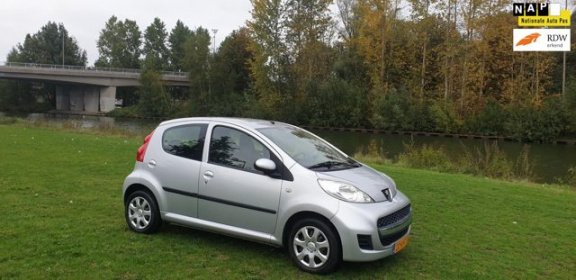 Peugeot 107 - 1.0-12V Sublime Lage km stand airco cv op afs elekramen stuurbkr - 1