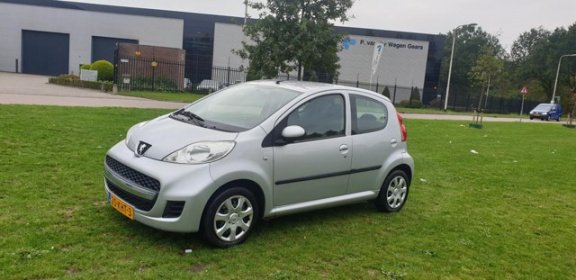 Peugeot 107 - 1.0-12V Sublime Lage km stand airco cv op afs elekramen stuurbkr - 1