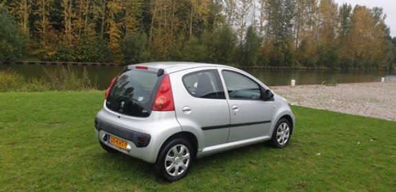 Peugeot 107 - 1.0-12V Sublime Lage km stand airco cv op afs elekramen stuurbkr - 1