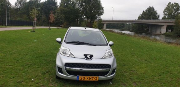 Peugeot 107 - 1.0-12V Sublime Lage km stand airco cv op afs elekramen stuurbkr - 1