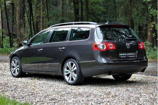 Volkswagen Passat Variant - 3.2 V6 Highline Individual 4-Motion SCHUIFDAK | LEDER | DSG | - 1