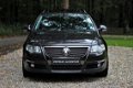 Volkswagen Passat Variant - 3.2 V6 Highline Individual 4-Motion SCHUIFDAK | LEDER | DSG | - 1 - Thumbnail