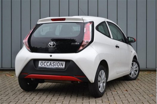 Toyota Aygo - 1.0 VVT-i x-play Airco Cpv Bluetooth USB APK-06-2021 Nwe-koppeling - 1