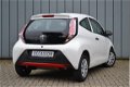 Toyota Aygo - 1.0 VVT-i x-play Airco Cpv Bluetooth USB APK-06-2021 Nwe-koppeling - 1 - Thumbnail
