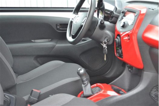 Toyota Aygo - 1.0 VVT-i x-play Airco Cpv Bluetooth USB APK-06-2021 Nwe-koppeling - 1