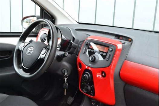 Toyota Aygo - 1.0 VVT-i x-play Airco Cpv Bluetooth USB APK-06-2021 Nwe-koppeling - 1