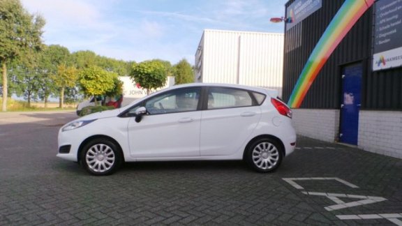 Ford Fiesta - 1.0 Style Incl. 5inch kleuren navigatiescherm en reservewiel - 1