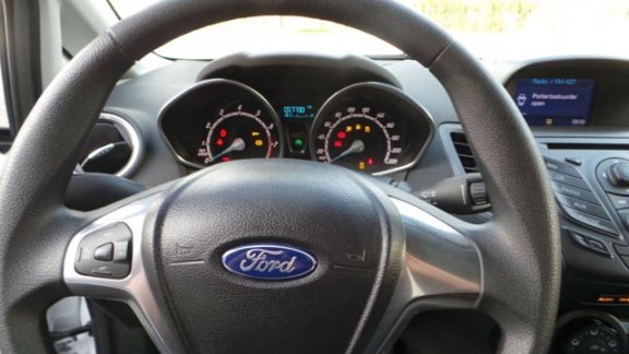 Ford Fiesta - 1.0 Style Incl. 5inch kleuren navigatiescherm en reservewiel - 1