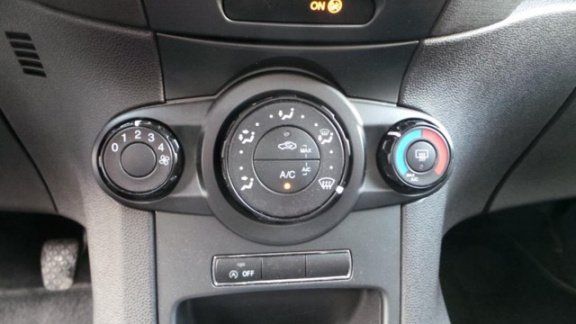Ford Fiesta - 1.0 Style Incl. 5inch kleuren navigatiescherm en reservewiel - 1