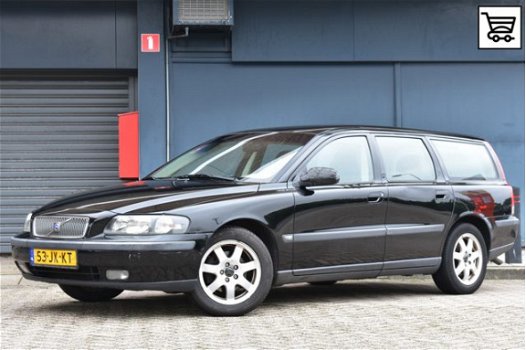 Volvo V70 - 2.4 Comfort Line | Airco | Trekhaak | - 1