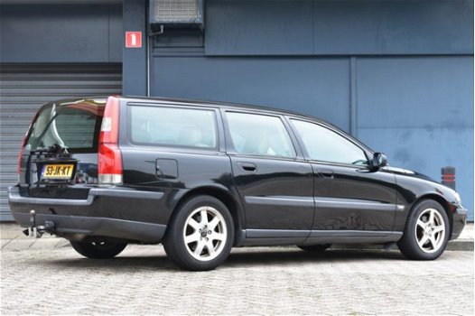 Volvo V70 - 2.4 Comfort Line | Airco | Trekhaak | - 1