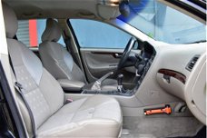 Volvo V70 - 2.4 Comfort Line | Airco | Trekhaak |