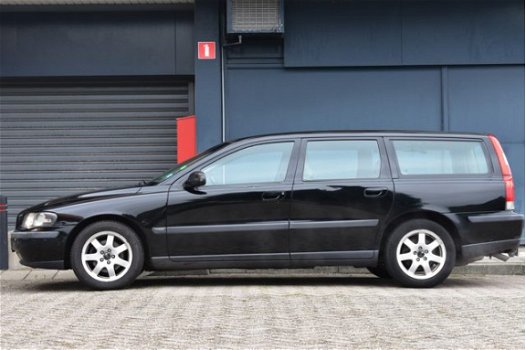 Volvo V70 - 2.4 Comfort Line | Airco | Trekhaak | - 1