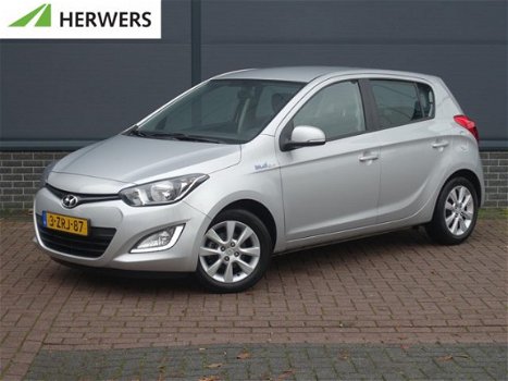 Hyundai i20 - 1.2i i-Deal - 15'' LMV | Trekhaak(945KG) | Bluetoo th - 1