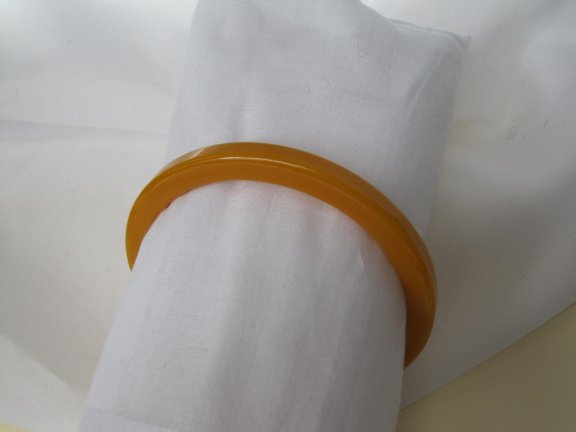 Armband kunststof oranje mosterd kleurig 6.3 cm - Afbeelding 2