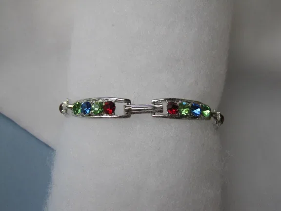 Armband zilverkleurig met rood, blauw en groene kristal rijnstenen 18.7 cm. - Afbeelding 3
