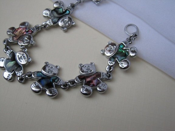 Armband zilverkleurig beertjes met gekleurde abalone schelp truitjes 18 cm - Afbeelding 8
