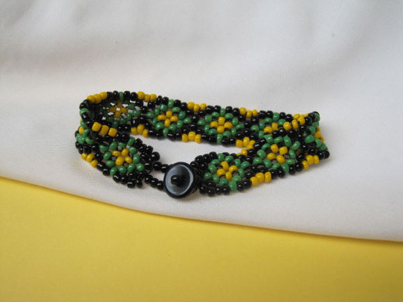 Armband zwart groen gele kleine glaskraaltjes Boho 18.5 cm - nr. 1