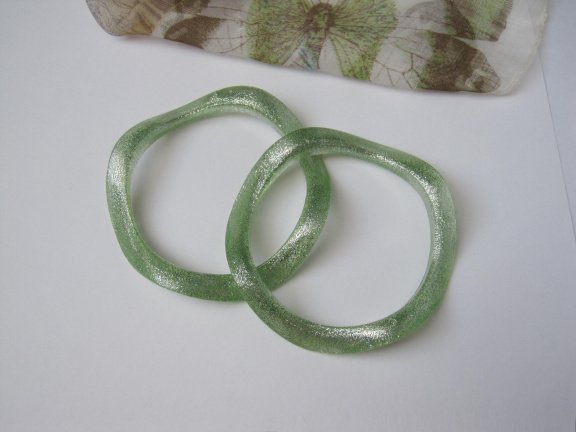 Armband groen glitter gegolfde kunststof 6.2 cm 2 stuks - Afbeelding 8