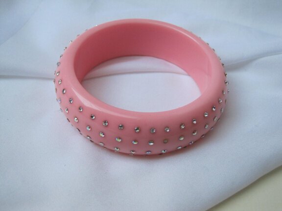 Armband roze kunststof vol heldere en aurora rijnsteentjes 6.5 cm - Afbeelding 3