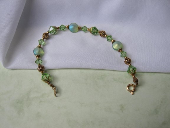 Armband groen helder en frosted kristal kralen goudkleurige spacers en kralen 19 cm - Afbeelding 4