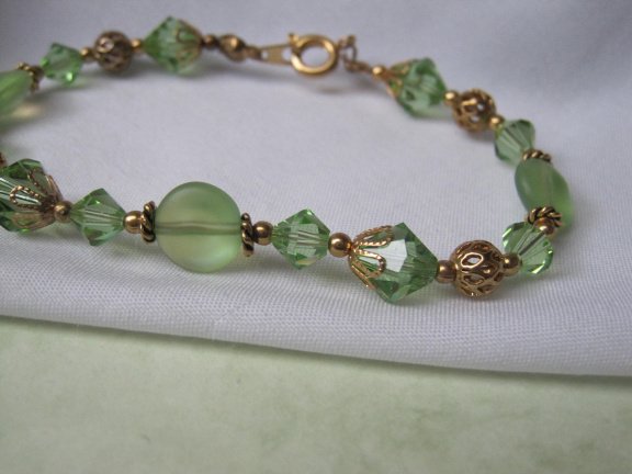 Armband groen helder en frosted kristal kralen goudkleurige spacers en kralen 19 cm - Afbeelding 7