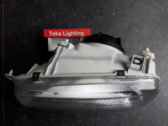 VW Vento (01.1992 →) Koplamp Hella 1AH006546471 Links NOS - Afbeelding 5