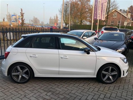 Audi A1 Sportback - 1.6 TDI Admired AIRCO / CRUISE / NAVI / TREKHAAK - 1