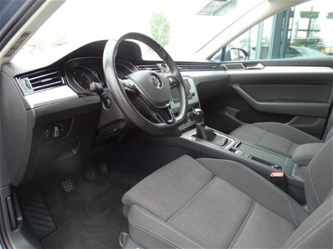 Volkswagen Passat Variant - 1.6 TDI 120pk BMT Comfortline Executive | Navigatie | Clima - 1