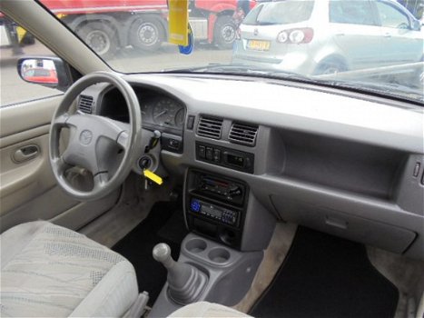 Mazda Demio - 1.3 LX Stuurbekrachtiging. Radio-cd. APK 12-2020 - 1