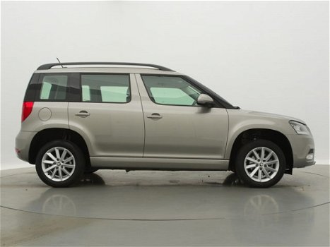 Skoda Yeti - 1.2 TSI Active // Navi / Camera / Parkeersensoren achter - 1