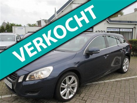 Volvo V60 - 2.0T Momentum airco/leder/dealer onderhouden/keurige staat✅ - 1