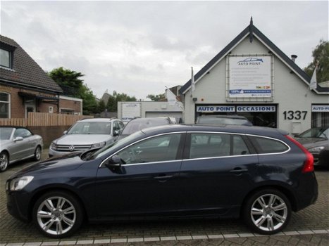 Volvo V60 - 2.0T Momentum airco/leder/dealer onderhouden/keurige staat✅ - 1