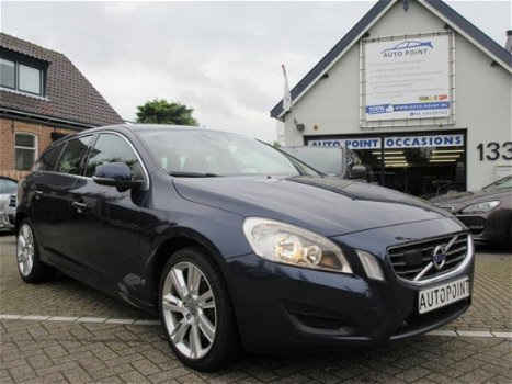 Volvo V60 - 2.0T Momentum airco/leder/dealer onderhouden/keurige staat✅ - 1