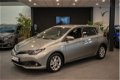 Toyota Auris - 1.8 Hybrid Business *NIEUWJAARKNALLERS* | automaat | cruise | airco | navi | scherm | - 1 - Thumbnail