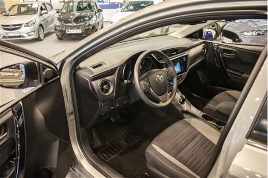 Toyota Auris - 1.8 Hybrid Business *NIEUWJAARKNALLERS* | automaat | cruise | airco | navi | scherm | - 1