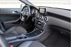 Mercedes-Benz A-klasse - A180 Aut7 AMG-Pakket Navi Harman/Kardon Panoramadak Led-Xenon