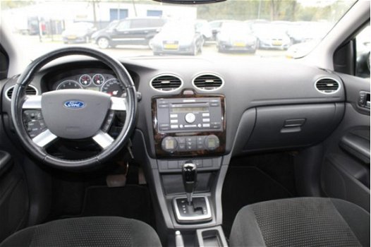 Ford Focus - 1.6-16V Ghia airco, climate control, radio cd speler, cruise control, elektrische ramen - 1