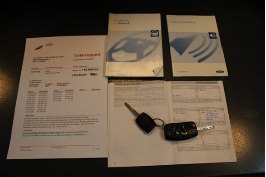 Ford Focus - 1.6-16V Ghia airco, climate control, radio cd speler, cruise control, elektrische ramen - 1